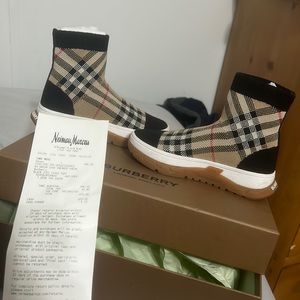 Burberry sock sneakers 9c